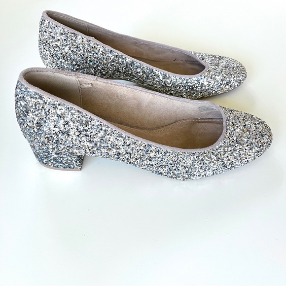 Old Navy Silver Glitter Sparkle Closed Toe Heels with Cushioned Insoles - Picture 4 of 9